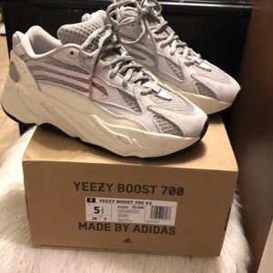Yeezy boost 700 static